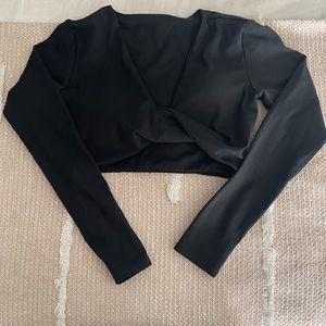 Activewear crop top w/ front twist